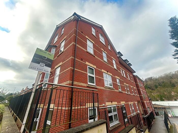 2 Bedroom Flat To Rent In Croydon Road, Caterham, CR3