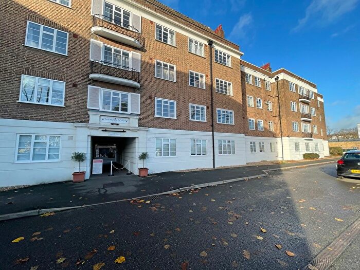 3 Bedroom Flat To Rent In Dartmouth Grove, London, SE10