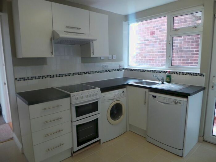 2 Bedroom Flat To Rent In Crathie Close, Coventry, CV2