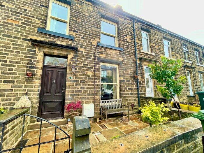 Houses for sale & to rent in HD7 5HF, Britannia Road, Colne Valley