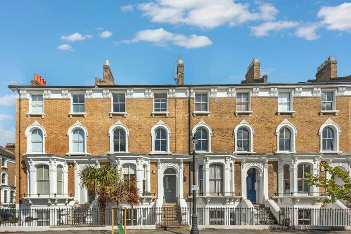 5 Bedroom Property To Rent In Grafton Square, London, SW4