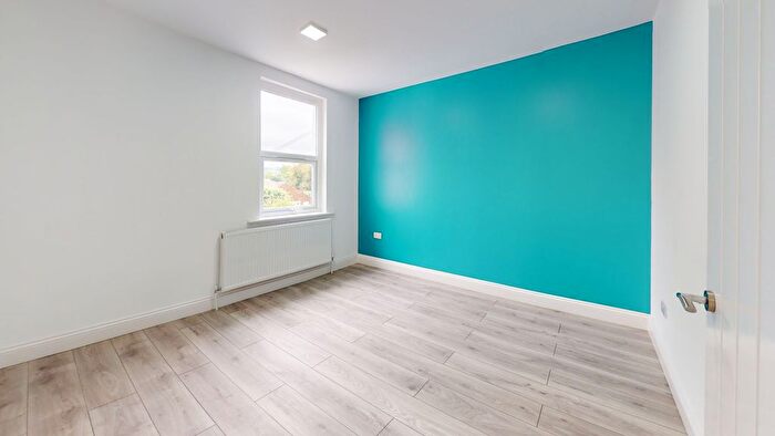 5 Bedroom Flat To Rent In Norbury Crescent, London, SW16