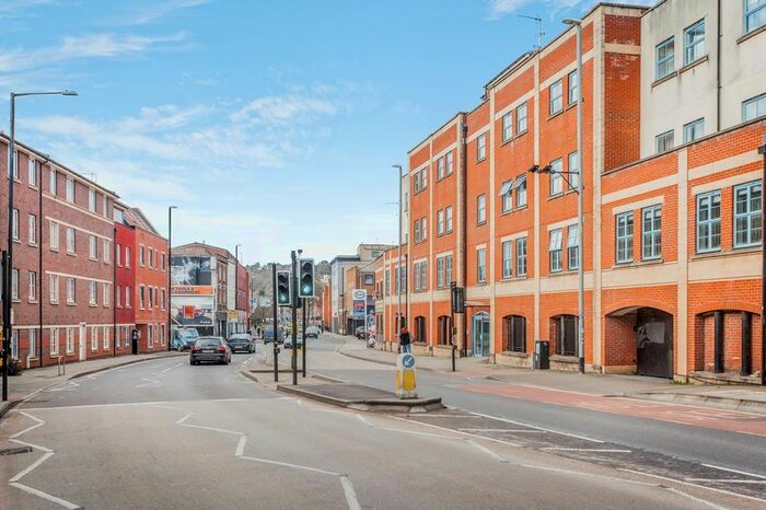 2 Bedroom Flat To Rent In Hotwell Road, Bristol, BS8