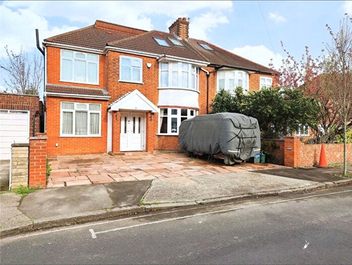 5 Bedroom Semi-detached House For Sale In Albury Avenue, Isleworth, Greater London, TW7