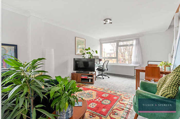 2 Bedroom Apartment For Sale In Cromberdale Court, Spencer Road, London, N17