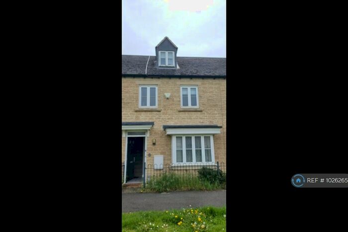 3 Bedroom Terraced House To Rent In Blackthorn Green, Carterton, OX18