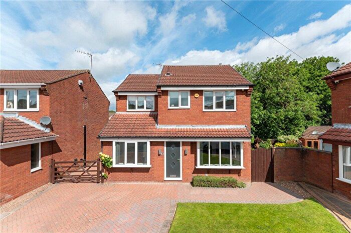 4 Bedroom Detached House For Sale In Woodside Close, Morley, Leeds, West Yorkshire, LS27