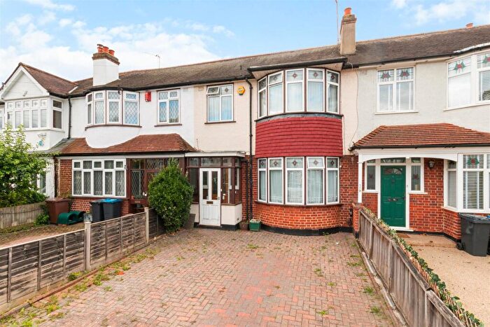 3 Bedroom House For Sale In Wandle Road, Morden, SM4