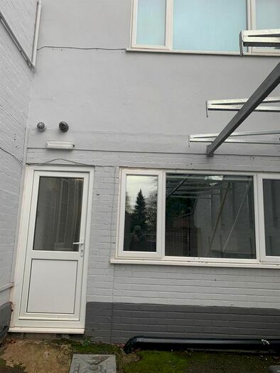 3 Bedroom Flat To Rent In Wardens Flat, Warwick New Road, CV32