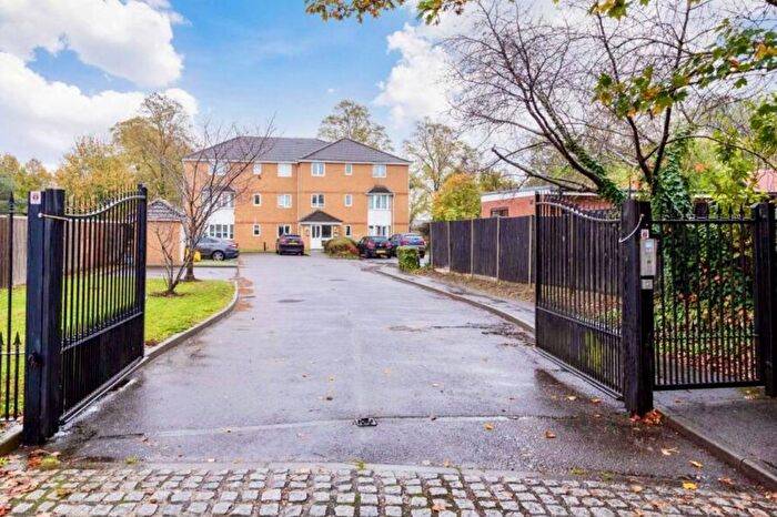 2 Bedroom Flat For Sale In High Street, Langley, Slough, SL3