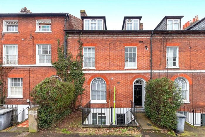 1 Bedroom Apartment To Rent In Russell Street, Reading, Berkshire, RG1