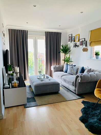 2 Bedroom Flat To Rent In Bunns Lane, Mill Hill, NW7