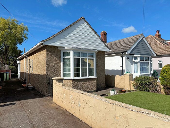 2 Bedroom Semi-Detached Bungalow For Sale In Merton Avenue, Portchester, PO16