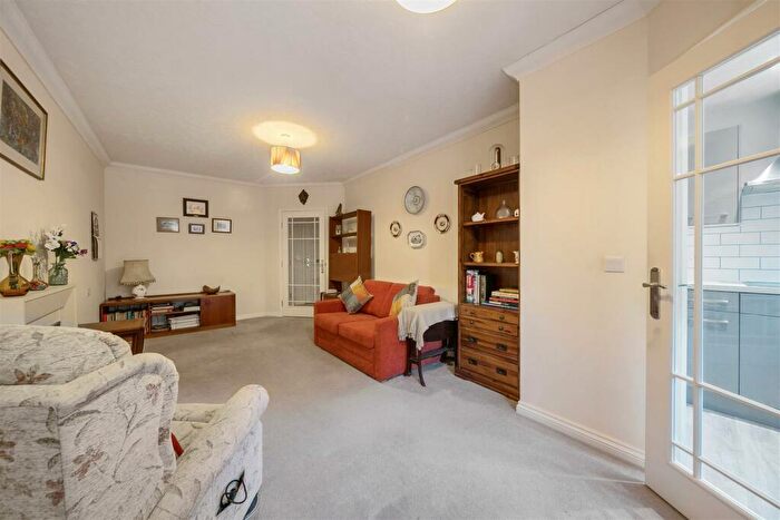 1 Bedroom Retirement Property For Sale In Chelmer Lodge, Chelmsford, CM2