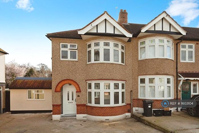 4 Bedroom End Of Terrace House To Rent In Parkway, Woodford Green, IG8