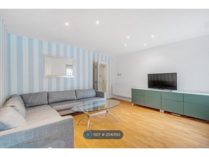 3 Bedroom Flat To Rent In Warwick Road, Kensington, W14