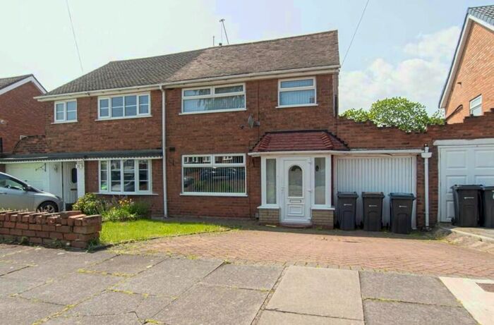 3 Bedroom Terraced House To Rent In Yateley Crescent, Birmingham, B42