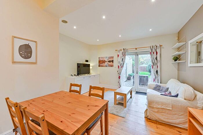 1 Bedroom Flat To Rent In The Chase, Clapham Common North Side, London, SW4