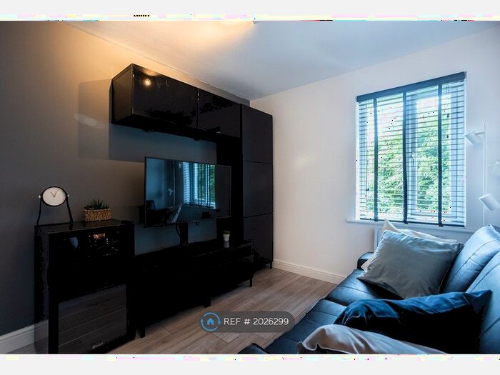 1 Bedroom Maisonette To Rent In Carters Walk, Farnham, GU9