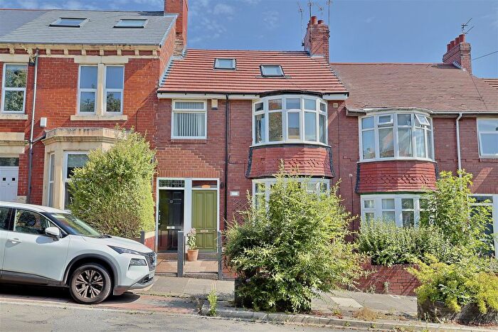 2 Bedroom Flat For Sale In Brandon Grove, Sandyford, Newcastle Upon Tyne, NE2