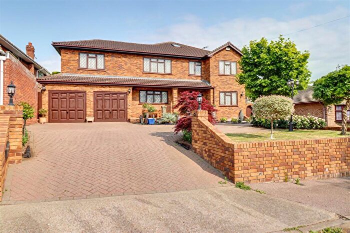 5 Bedroom Detached House For Sale In Downer Road North, Benfleet, SS7