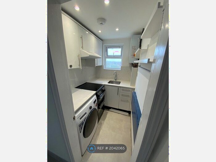 1 Bedroom Flat To Rent In Bounds Green Road, London, N11