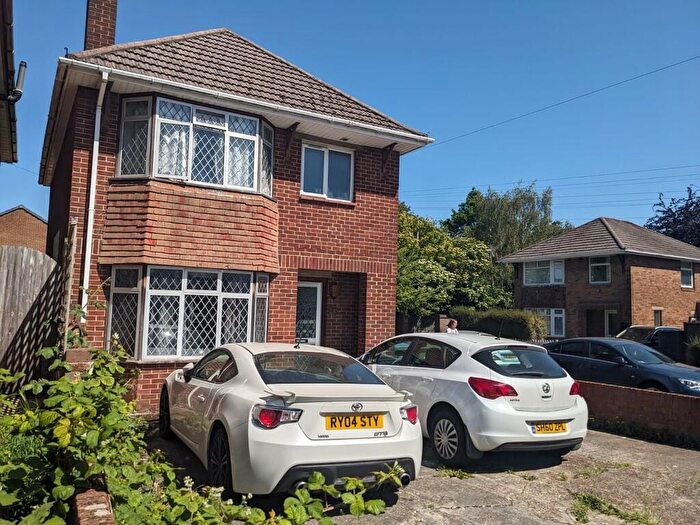 4 Bedroom Semi-Detached House To Rent In Padwell Road, Southampton, SO14