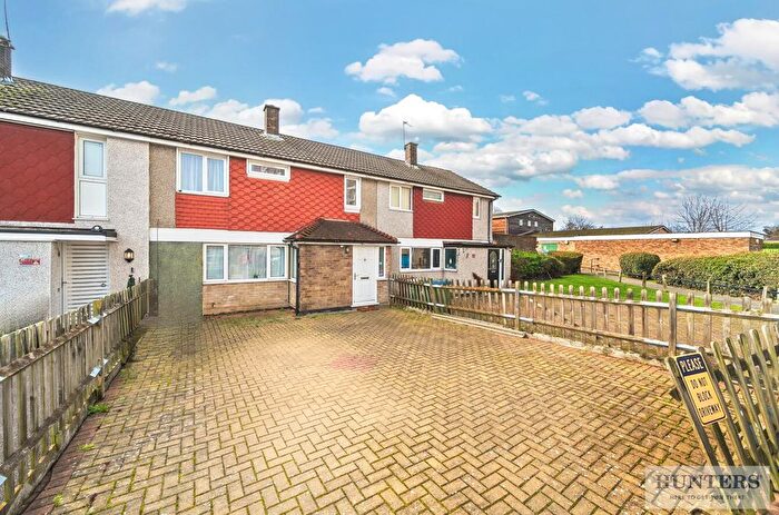 3 Bedroom Property For Sale In Lincoln Close, Erith, DA8