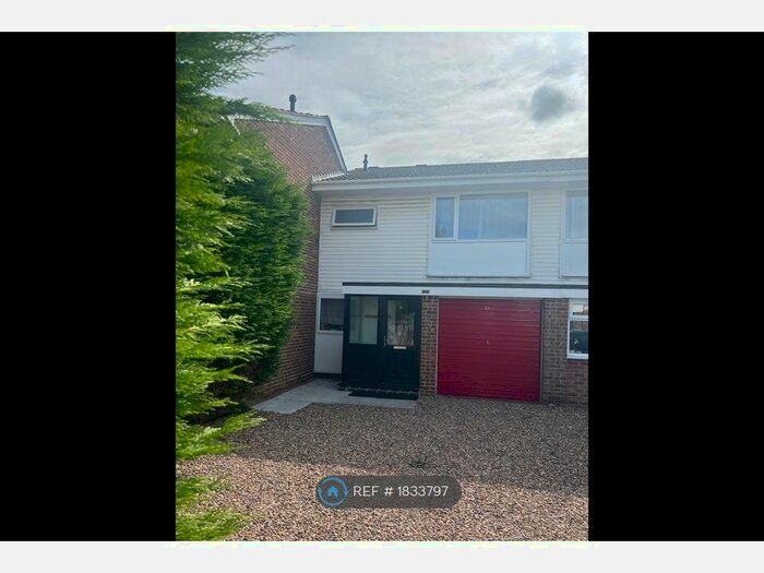 3 Bedroom Terraced House To Rent In Waltham Close, Nottingham, NG2