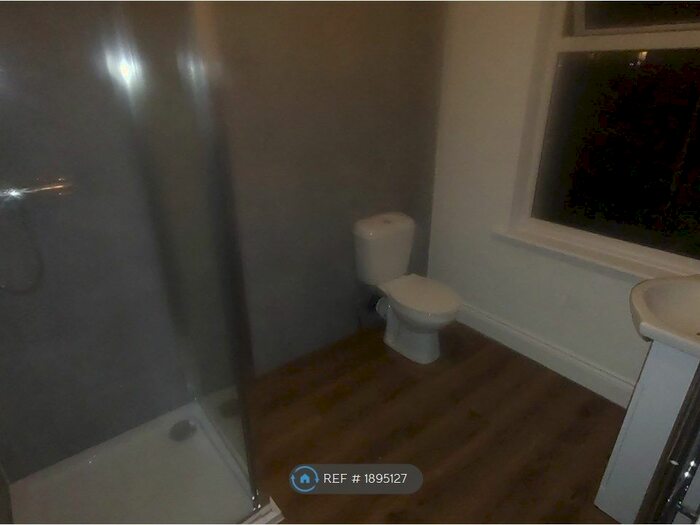 Studio To Rent In Selborne Gardens, London, NW4