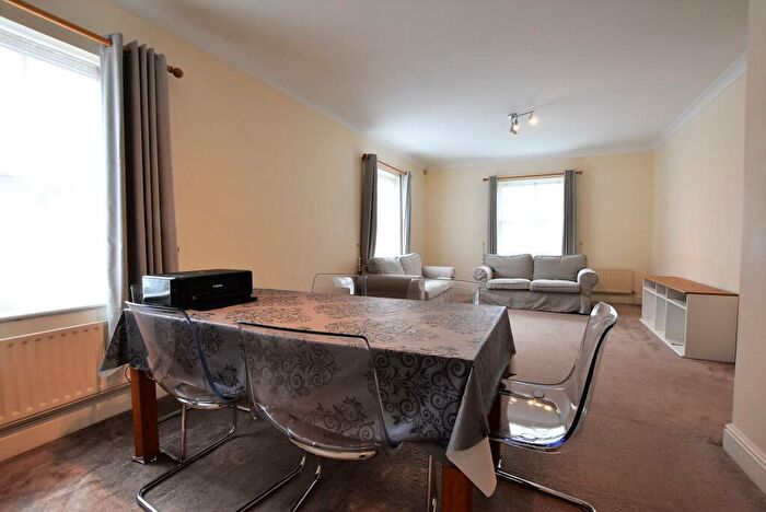 2 Bedroom Flat To Rent In Devonshire House, Woodside Avenue, Woodside Park, London, N12