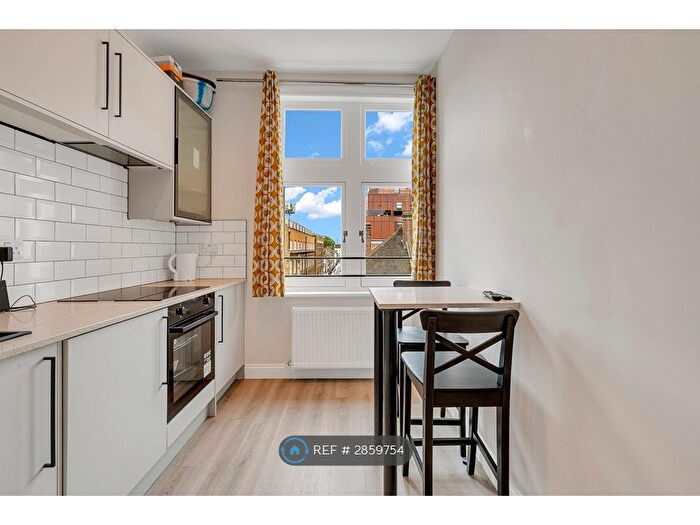 Studio To Rent In Edgware Road, London, W2