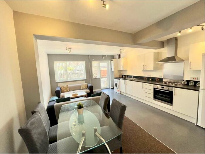 6 Bedroom Semi-Detached House To Rent In Grosvenor Road, Leamington Spa, CV31