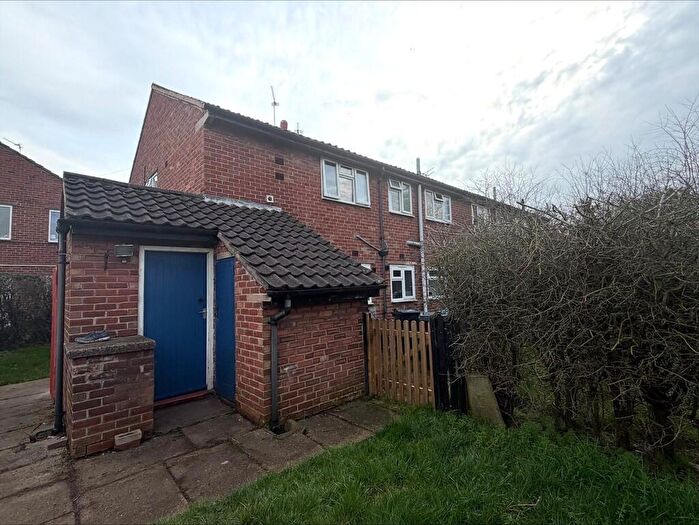 2 Bedroom Apartment For Sale In Grove Avenue, Lostock Gralam, Northwich, CW9