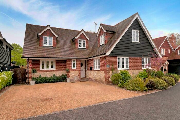 4 Bedroom Detached House For Sale In Lower Road, West Farleigh, ME15