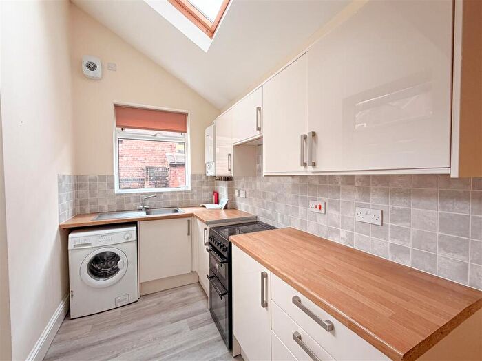 4 Bedroom House To Rent In Pomona Street, Sheffield, S11