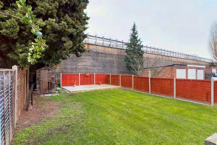 2 Bedroom Flat For Sale In Great Central Avenue, Ruislip, HA4