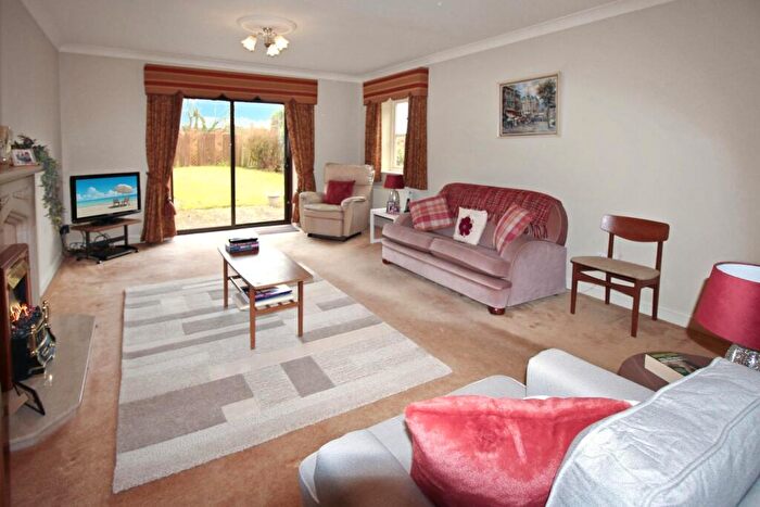 3 Bedroom Bungalow For Sale In Church Close, Harborough Magna, Rugby, CV23