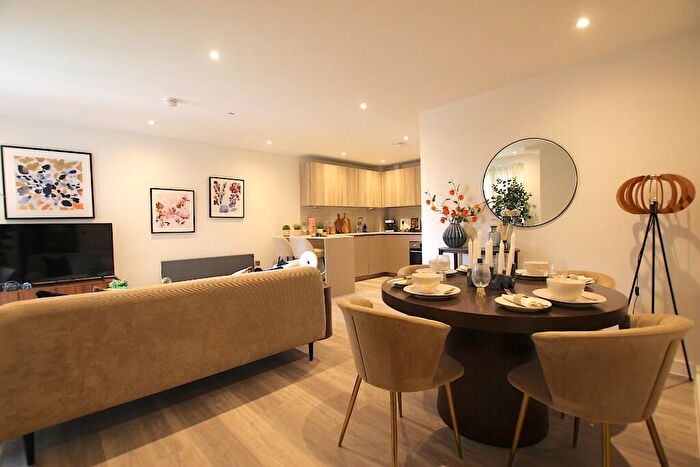 2 Bedroom Apartment To Rent In High Street, Waltham Cross, Hertfordshire, EN8