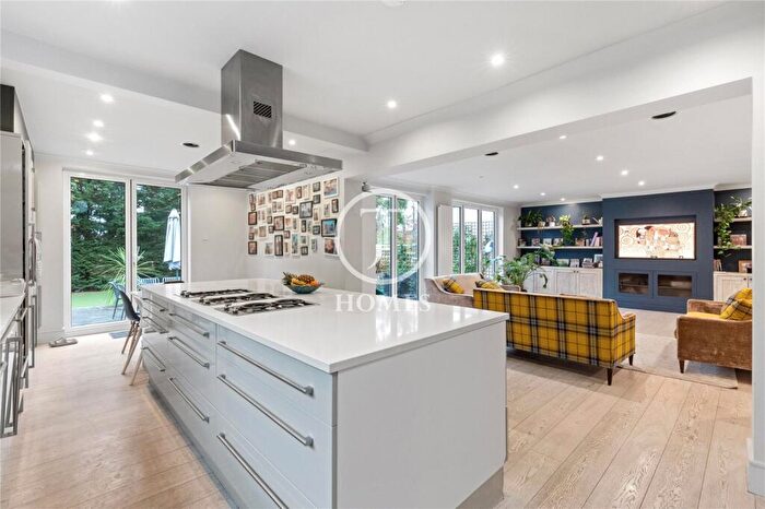 6 Bedroom Semi-Detached House For Sale In Ridge Close, London, NW4