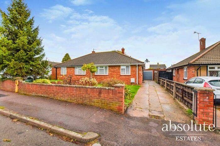 2 Bedroom Bungalow To Rent In Vicarage Lane, Wilstead Village, Bedford, MK45