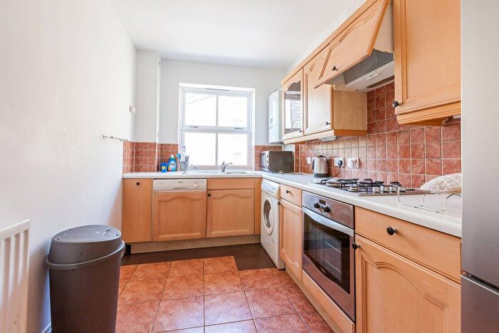2 Bedroom Flat To Rent In Leathermarket Court, London Bridge, London, SE1