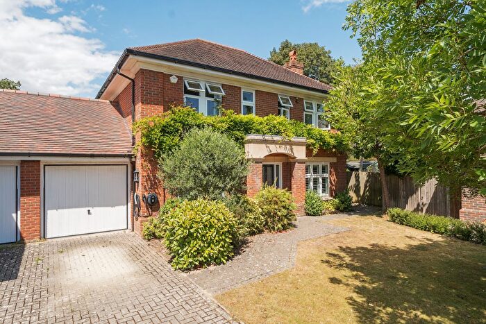 4 Bedroom Link Detached House For Sale In Spindrift Mews, Chichester, PO18