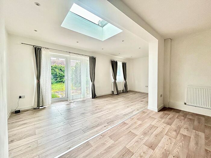 4 Bedroom House To Rent In Edington Road, Enfield, EN3