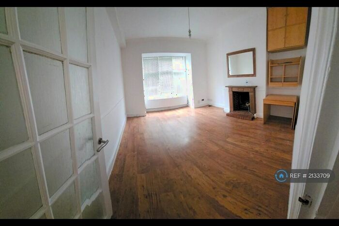 2 Bedroom Flat To Rent In Grove Park, London, SE12