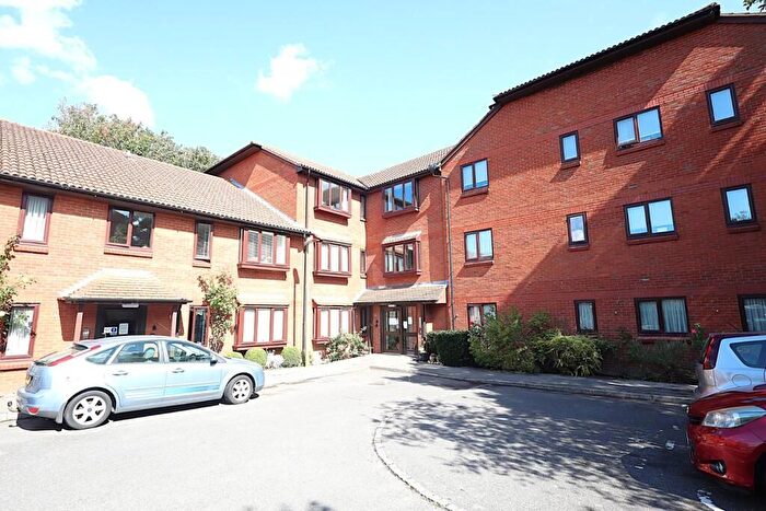 1 Bedroom Property For Sale In Meadowcroft, High Street, Bushey, WD23