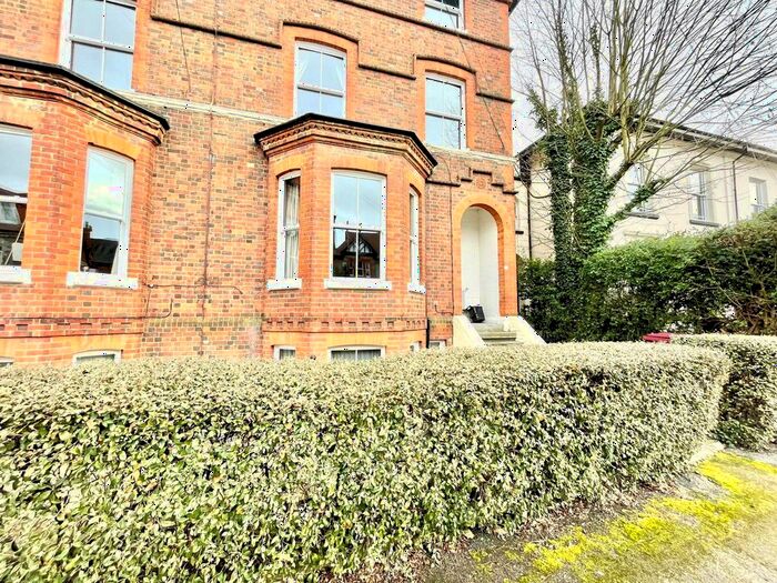 1 Bedroom Flat To Rent In Castle Crescent, Reading, Berkshire, RG1