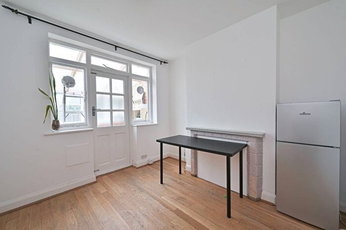 3 Bedroom Semi-Detached House To Rent In Oakhampton Road, Mill Hill, London, NW7