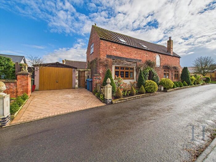 2 Bedroom Barn Conversion For Sale In The Rushes, Gotham, NG11