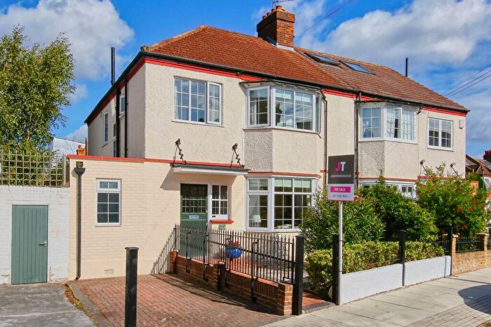 4 Bedroom Semi-Detached House For Sale In Culmstock Road, London, SW11